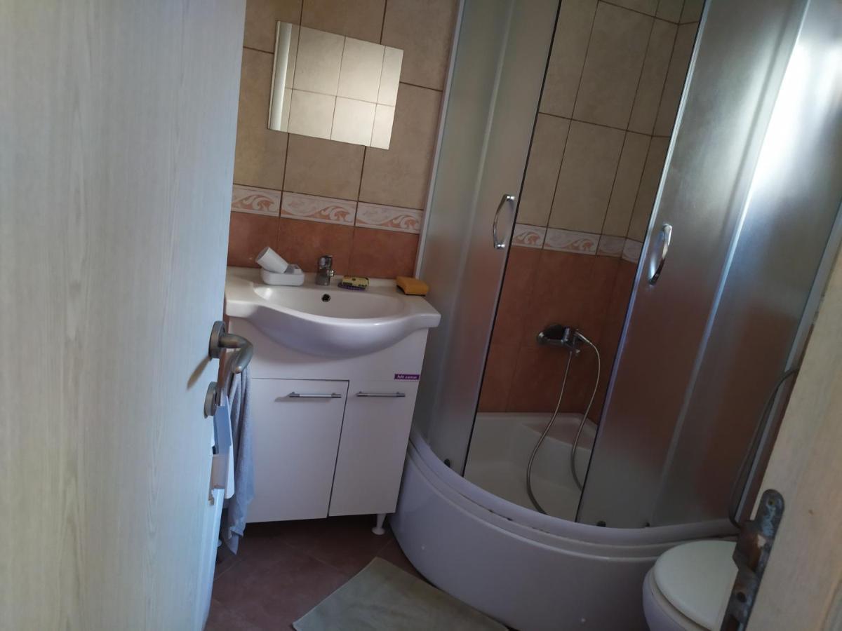 Monoliza Lägenhet Utjeha Exteriör bild