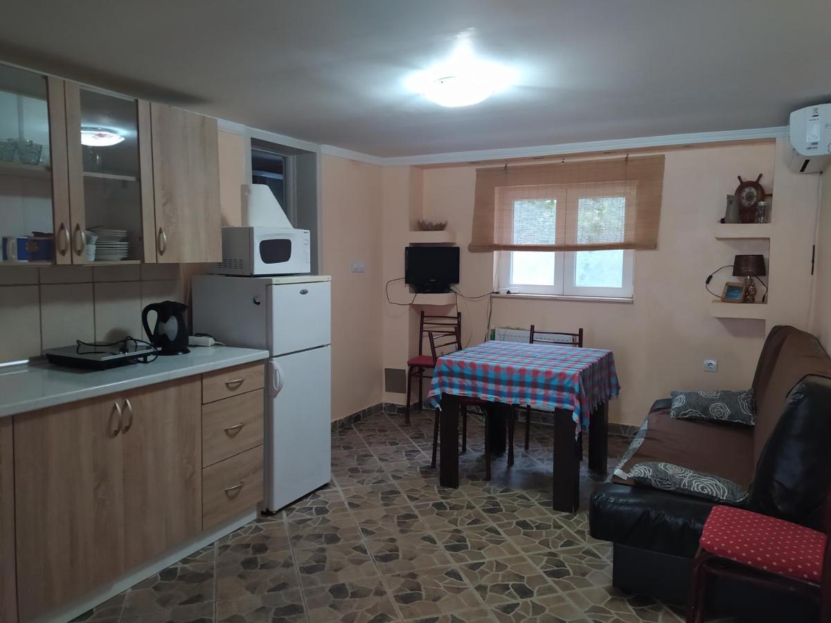 Monoliza Lägenhet Utjeha Exteriör bild